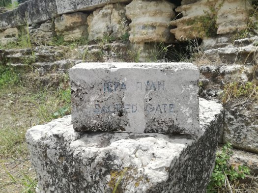 Στο σημείο αυτό βρισκόταν η Ιερά Πύλη.jpg